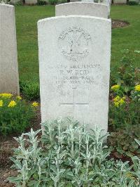 Bethune Town Cemetery - Reid, Robert William